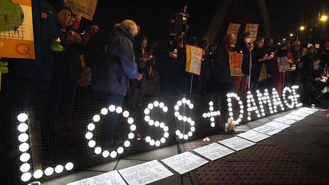 苏格兰格拉斯哥环保活动人士在联合国COP26会场外呼吁通过损失与损害（Loss and Damage）补偿政策（10/11/2021）