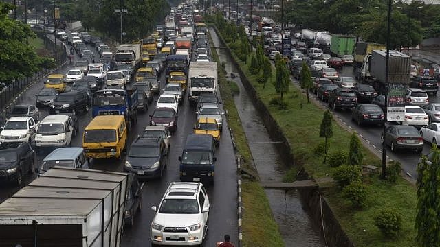 尼日利亚拉各斯—伊巴丹高速公路上的交通拥堵（资料图片）
