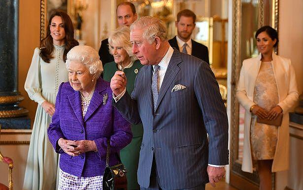 哈里梅根无心之举，让英国女王意识到，他俩要永远放弃王室生活（组图） - 5