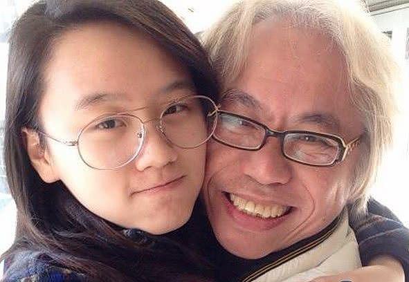 65岁孙爷恋李坤城传病危，好友赶到家中探望，24岁小女友不露面（组图） - 1