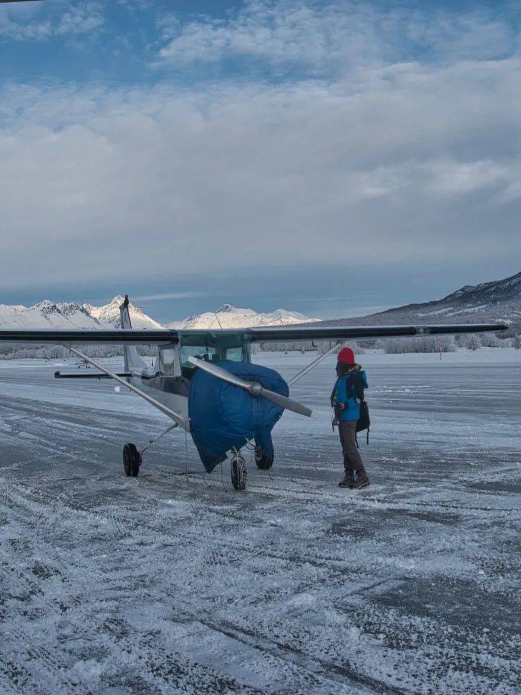 开飞机、凿冰钓鱼、荒野飙车，中国女孩在北极折腾人生（组图） - 5