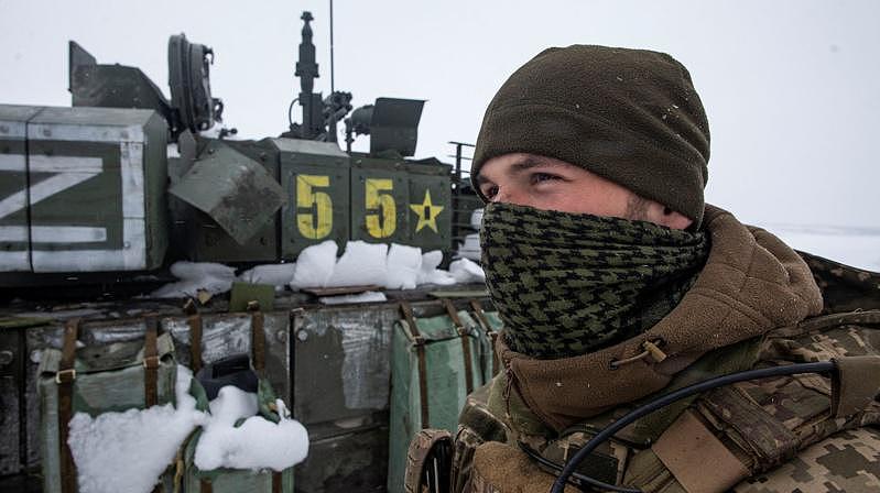 侵略乌克兰的俄军战车上经常可以看到「Z」字符号，引起外界关注。 (路透)