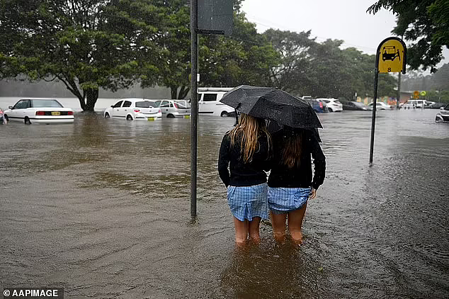 狂风暴雨仍在新州肆虐，时速百公里“妖风”周三袭击悉尼！周四短暂放晴， 周五又开始连日降雨（组图） - 15