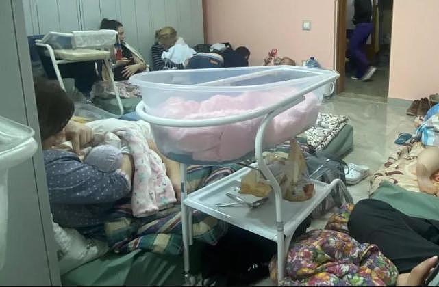 25岁乌克兰女子在防空洞生下4.09公斤大胖儿子，医护人员茫然无措，出院前百感交集（组图） - 5