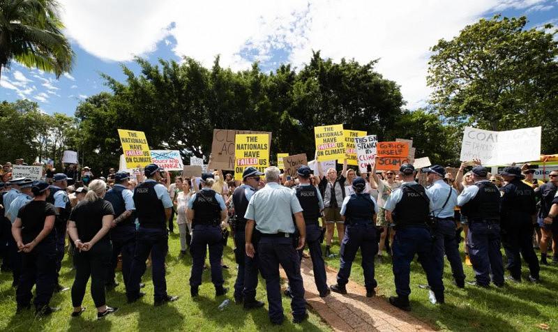 莫里森视察灾区被批作秀，灾民想见总理遭拒！“都是安排好的，拍照给钱就走人”（组图） - 6