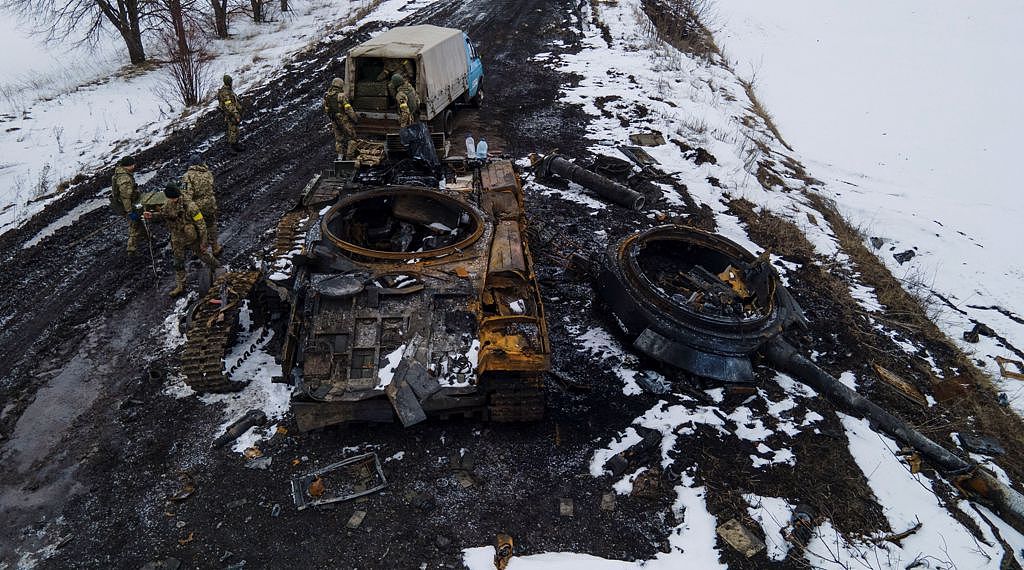 俄军3路进兵乌克兰遭到预料之外的坚强反抗，俄军原打算3天就解决的战事，至今已进入第16天。 （图／路透）