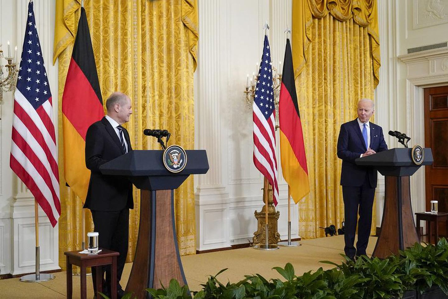 俄乌战争发生前，德国总理朔尔茨先赴美与拜登进行会晤，而后赴莫斯科与普京进行商讨。(美联社)