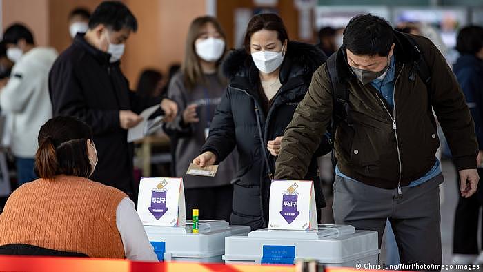 Südkorea Seoul | vorläufige Stimmabgabe zur Präsidentschaftswahl