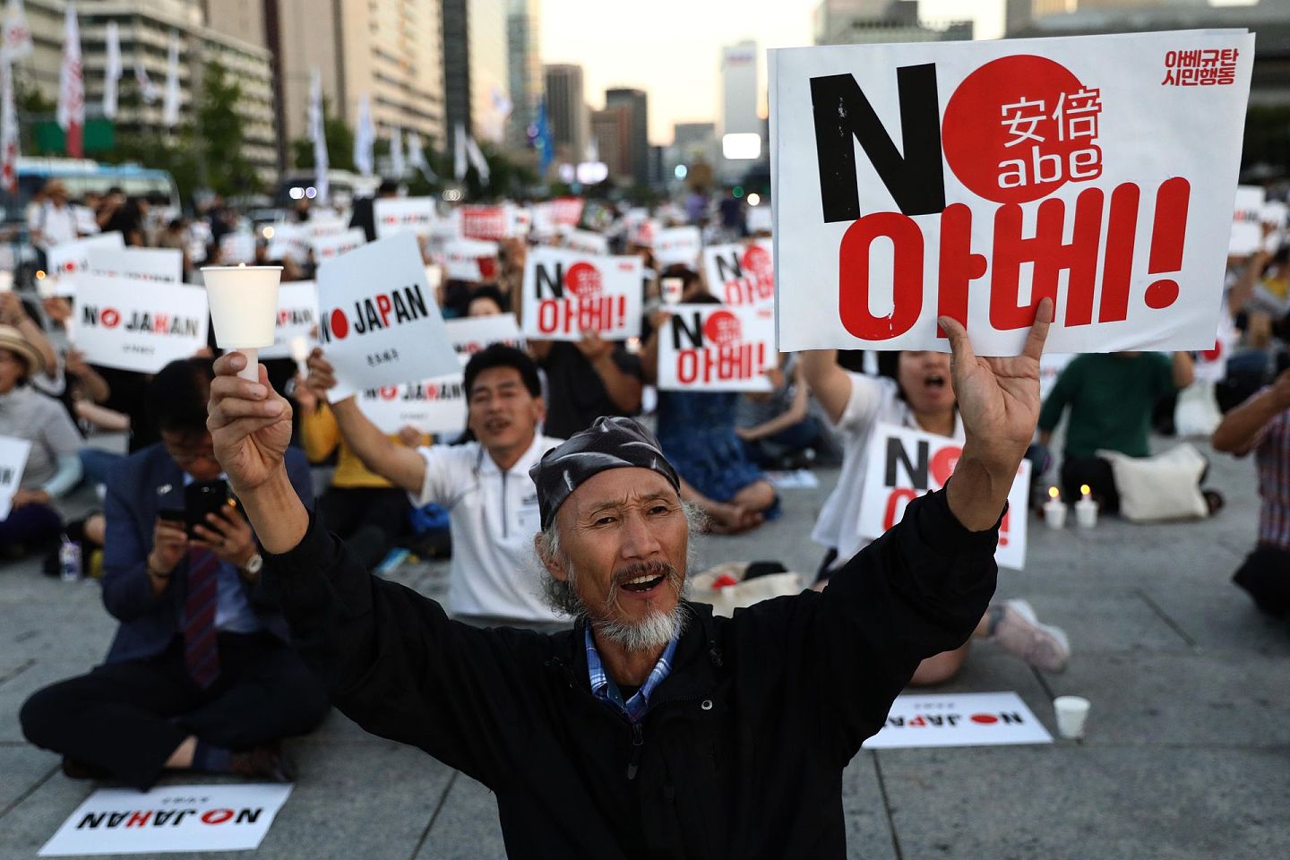 图为2019年8月，韩国首尔的一次反日示威。韩日关系自2019年陷入低谷。（Getty）
