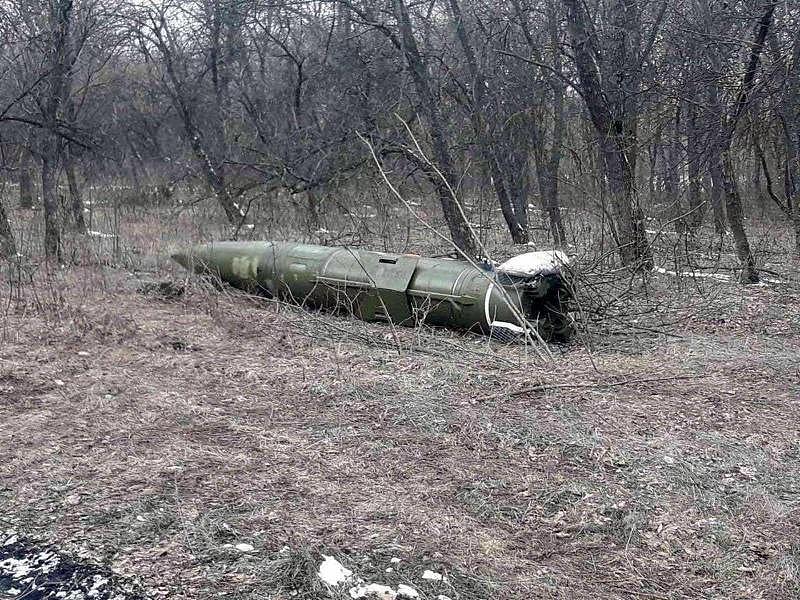 乌克兰当局在东部顿内次克州克拉马托尔斯克发现一枚短程极音速未爆弹。 图为未爆弹示意图。 （路透）