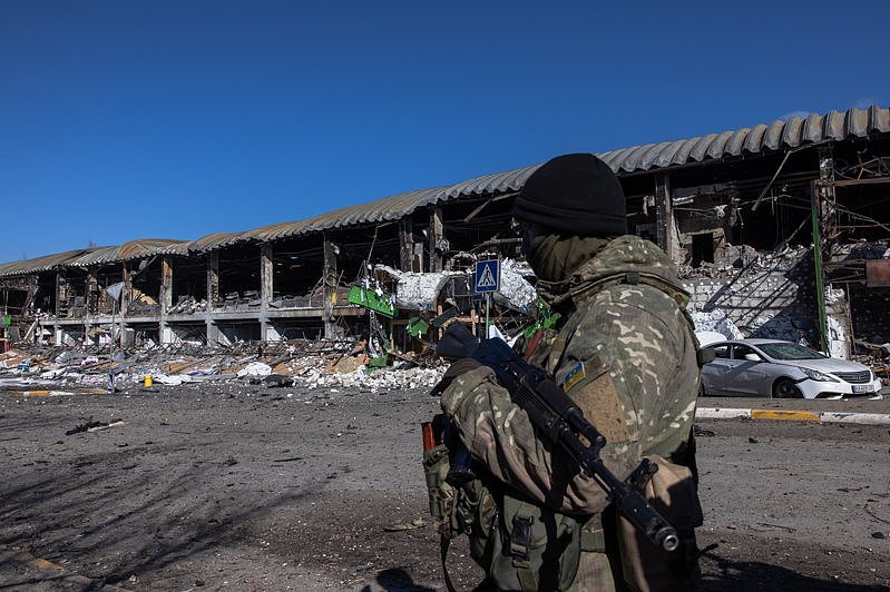 据俄新社和国际文传电讯社报导，俄罗斯国防部将于11日宣布暂时停火并开放人道主义走廊，以便乌克兰5个城市撤离民众。 欧新社