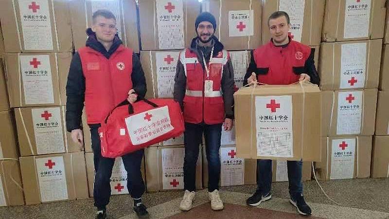 乌克兰红十字会分发中国捐赠的第一批人道物资