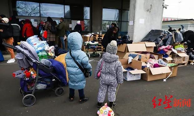 乌克兰难民危机成欧洲人贩子商机：拐卖侵害事件频发，5000名儿童下落不明（组图） - 5