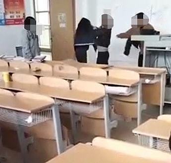 网传山东一高校辅导员在教室内殴打女生 校方：正在核查（组图） - 1