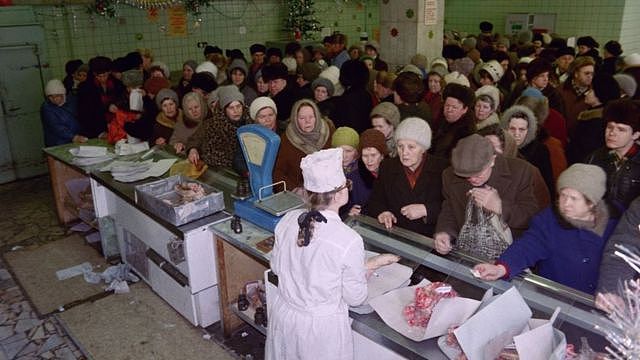 Crowds inside a Soviet shop