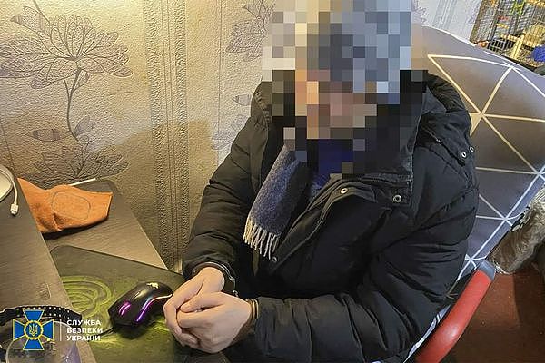 ▲▼乌克兰国家安全局逮捕一名为俄军提供Wi-Fi网路的俄国骇客。（图／取自乌克兰武装部队推特）