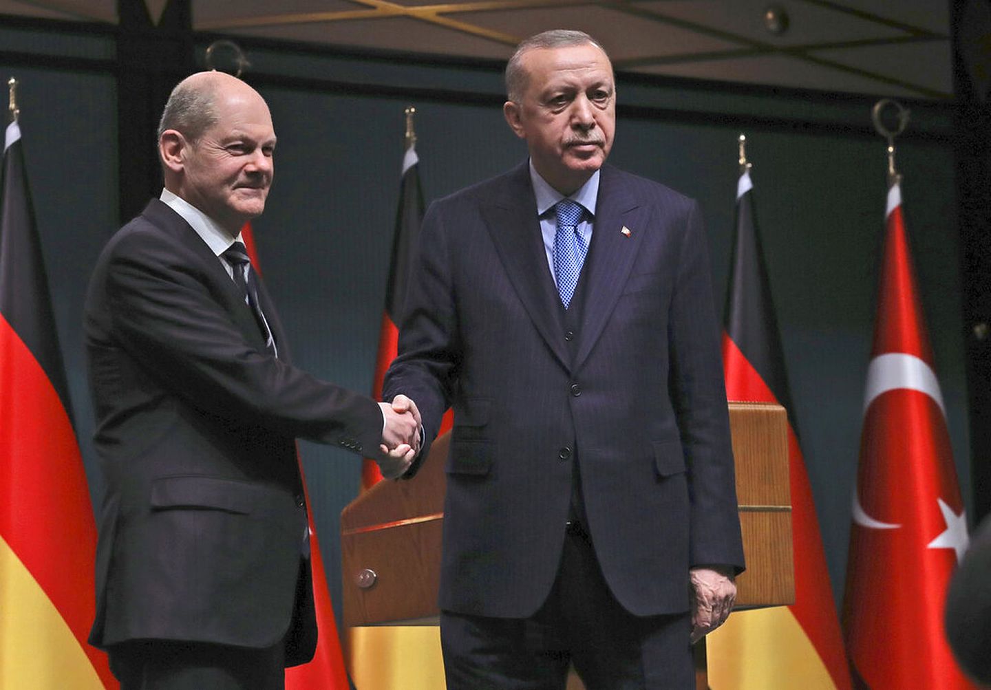 德国总理朔尔茨3月14日到土耳其与该国总统埃尔多安（Recep Tayypi Erdogan）见面，讨论乌克兰局势。（AP）