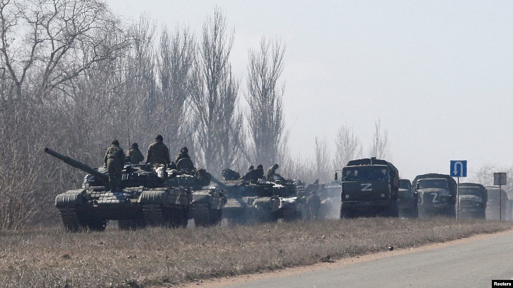 入侵乌克兰的俄军军车队顿涅茨克地区行驶。 （2022年3月12日）