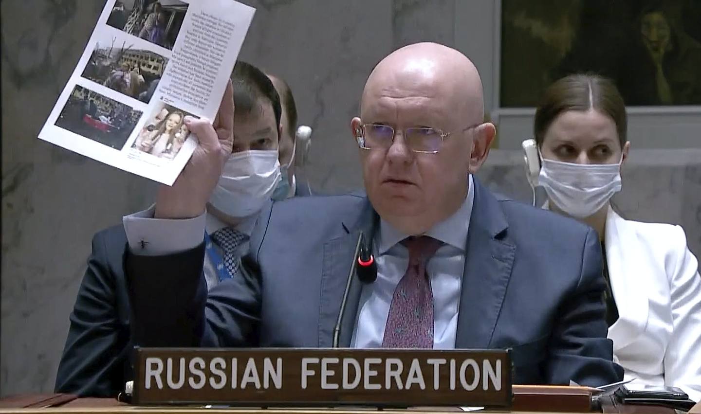 图为3月11日，俄罗斯代表在联合国安理会会议上指控美国支援乌克兰开发生物武器。 （AP）