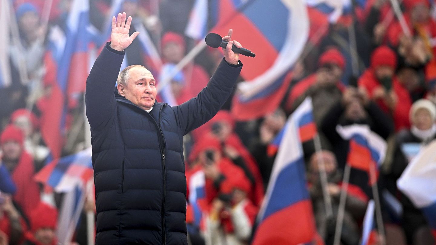 普京：图为2022年3月18日，俄罗斯总统普京在莫斯科出席纪念俄罗斯兼并克里米亚的活动。（AP）