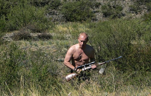 Russian President Vladimir Putin carrying a hunting rifle in the Republic of Tuva, 15 August 2007.