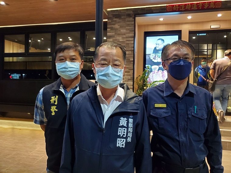 歹徒嚣张持枪闯进餐厅开枪，市警局长黄明昭向市民道歉。 王勇超摄