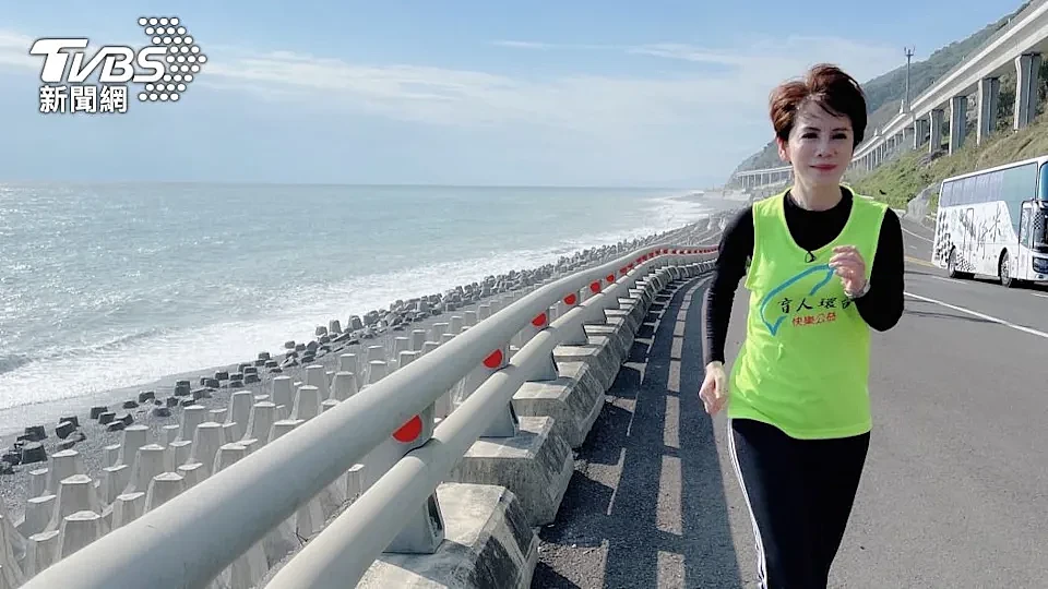 陳雅琳參加盲人環台公益路跑活動。（圖／華視提供）