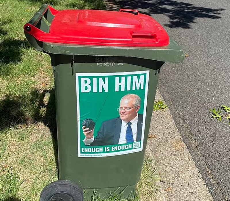 莫里森“海报”被贴上垃圾桶，引悉尼民众不满！市议会收到投诉（组图） - 2