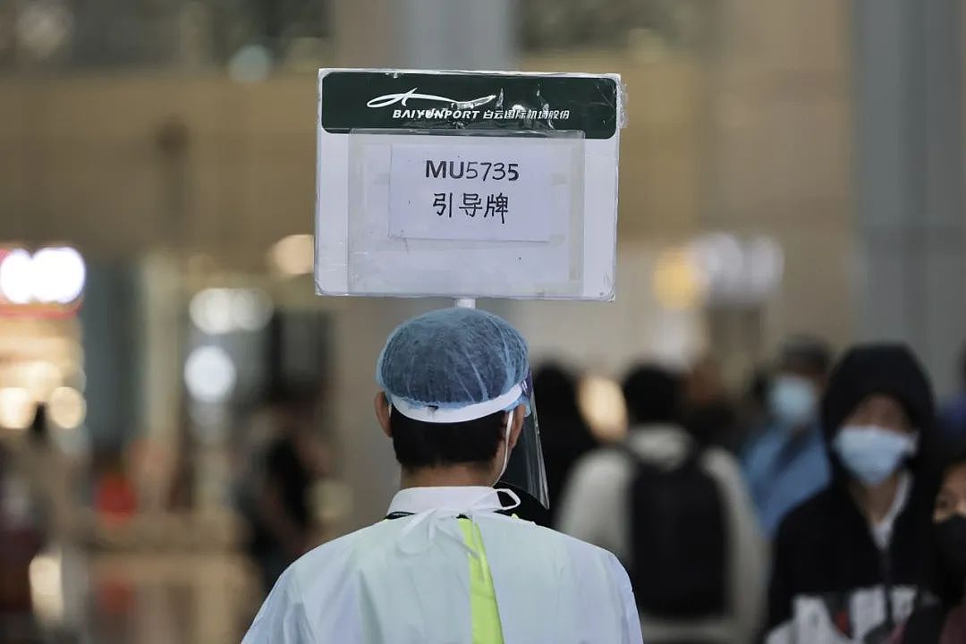 东航MU5735航班上的人们（组图） - 3