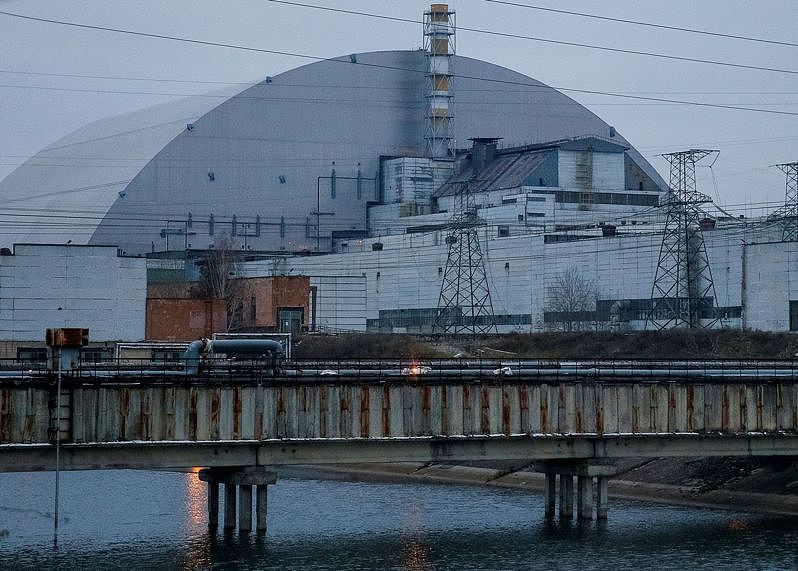 乌克兰22日指控俄军闯入车诺比核电厂一间实验室，大肆劫掠与破坏。 路透
