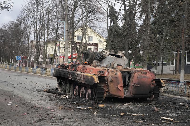 「华盛顿邮报」一组记者23日实际探查发现，乌国政府宣称收复的战略市镇马卡里夫仍是前线。(美联社)