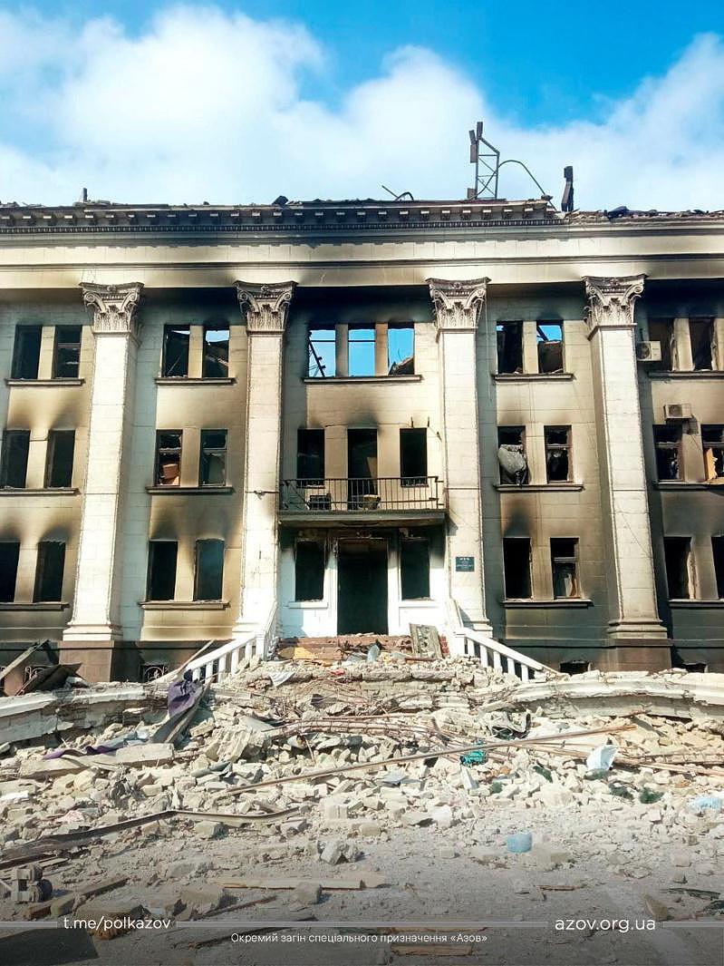3月16日遭俄军轰炸的乌克兰马立波市中心剧院，可能造成约300人丧命。路透