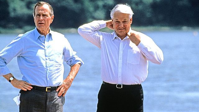 1992年俄罗斯总统叶利钦在苏联解体后首次访问美国时，受到总统老布什款待。