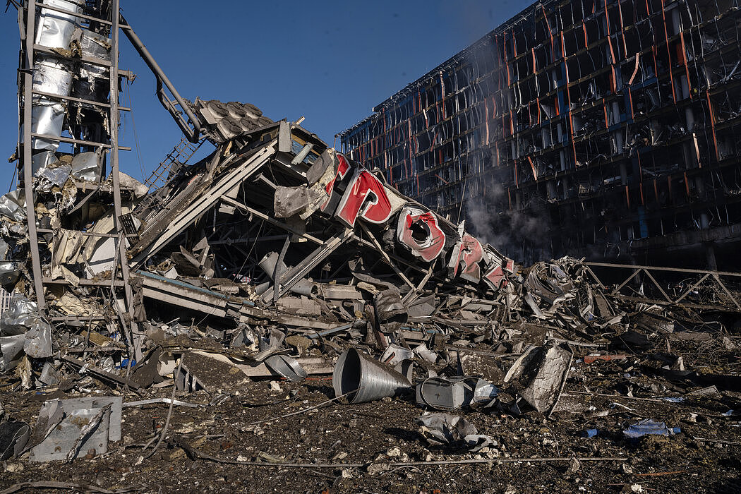 乌克兰首都基辅，雷特维尔购物中心遭到俄罗斯军队的炮击，变成一片废墟。