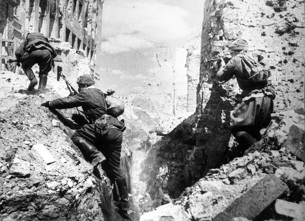 1942年秋天的斯大林格勒。第二次世界大战在俄罗斯被称为“伟大的卫国战争”，在该国的政治神话中扮演着重要角色。