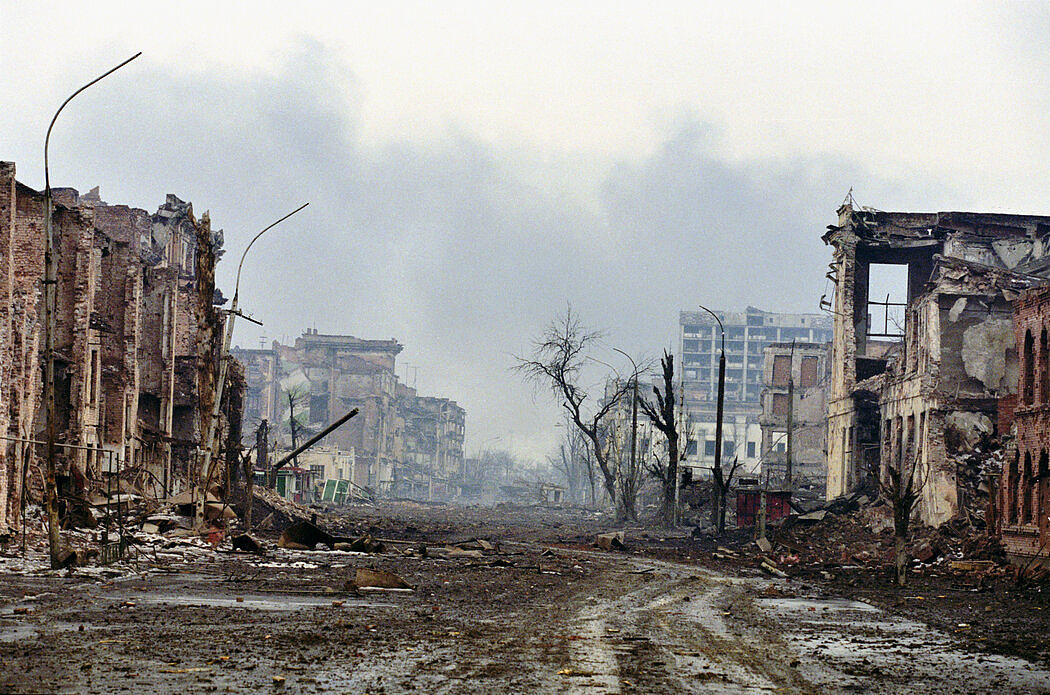 2000年，车臣首都格罗兹尼。为了平息一场分离主义运动，普京下令将这座城市夷为平地。