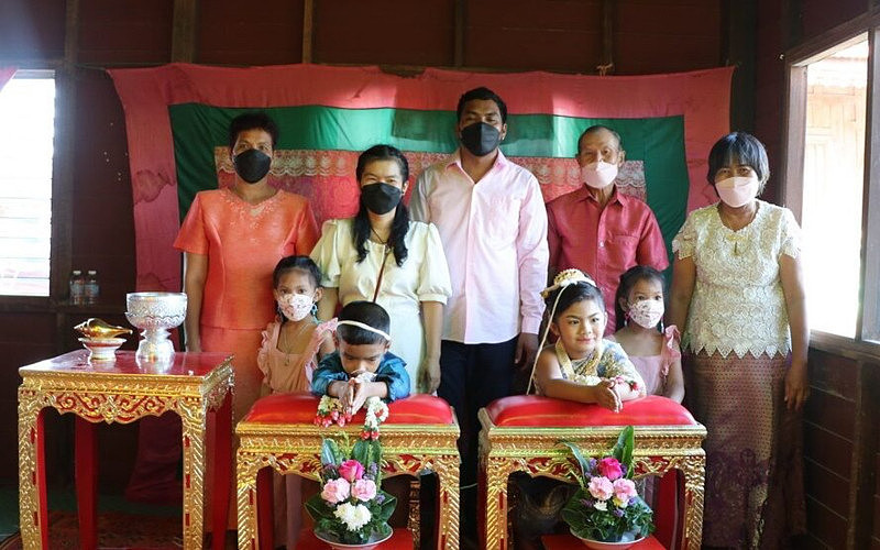 泰国5岁龙凤胎结婚，新郎极不满玩手机，父母揭背后原因同前世有关（组图） - 3