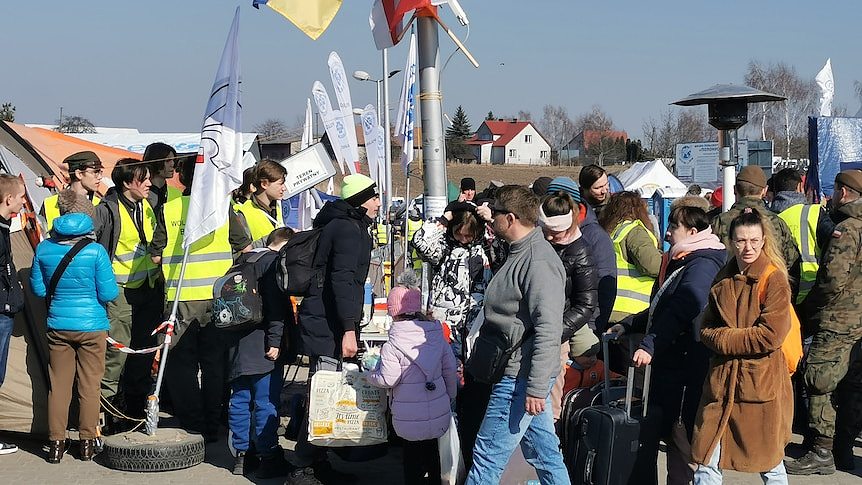 refugees walking at the border