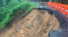 昆州强降雨导致山体滑坡，多条道路受损关闭！民宅一个月两次被淹，臭味四溢...（组图）