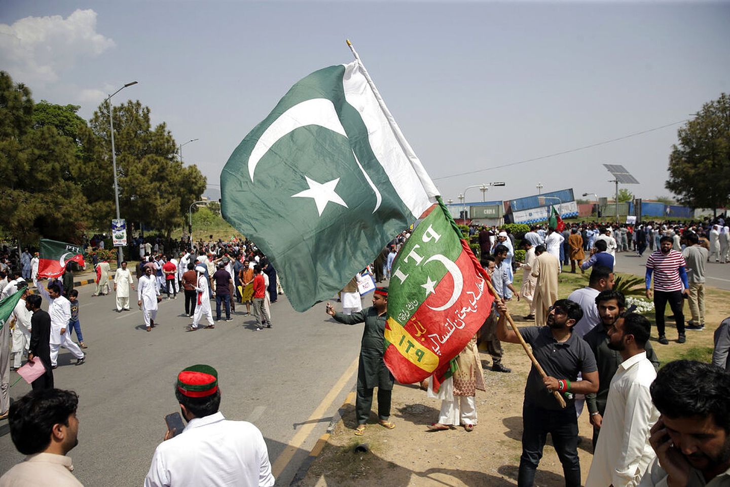 巴基斯坦总理伊姆兰-汗职务解除 继续留任至临时总理接手（图） - 1