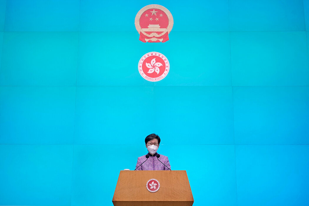 周一，香港特首林郑月娥在香港的一场新闻发布会上。