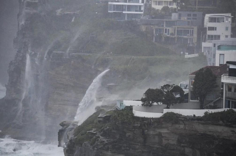 强降雨席卷悉尼，华人区男子被大水冲走！SES警告：待在家里别出门（组图） - 2