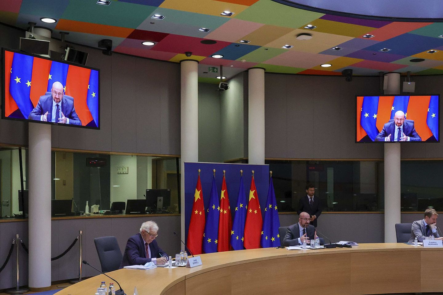 2022年4月1日，中国欧盟领导人峰会以在线视频形式举行。（AP）