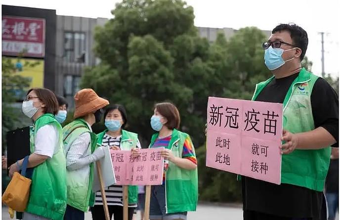 上海核酸检测现场：65岁志愿者与他人发生冲突当场身亡！骂死人构成犯罪吗？（视频/组图） - 4