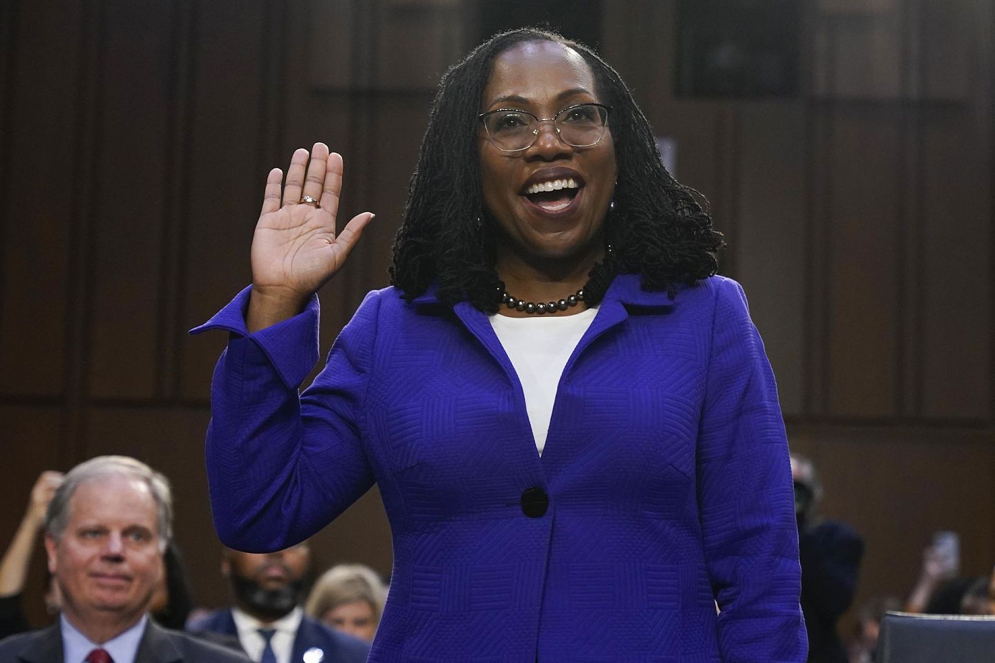 美国参议院通过提名 杰克逊成为首名最高法院黑人女法官（图） - 1