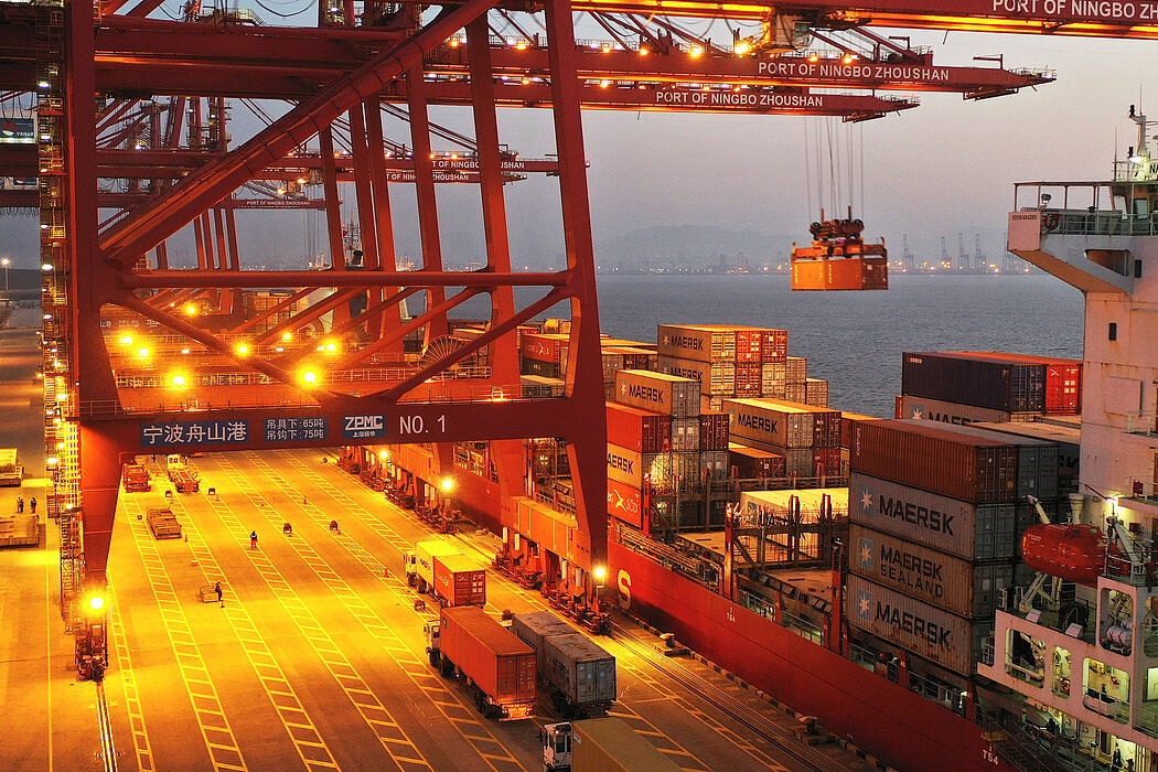 宁波港是世界上最繁忙的港口之一。