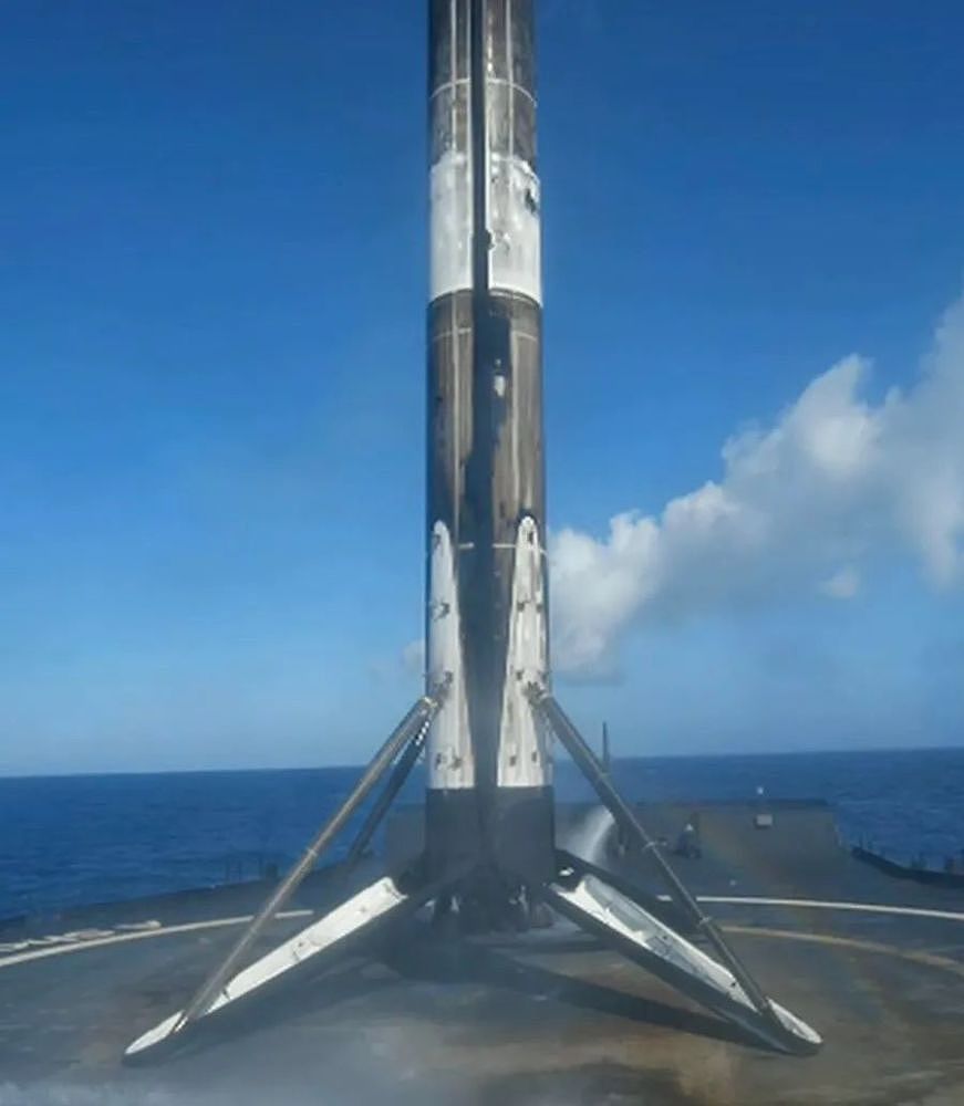 SpaceX载人龙飞船发射成功！首次运送4位游客飞赴国际空间站（组图） - 10