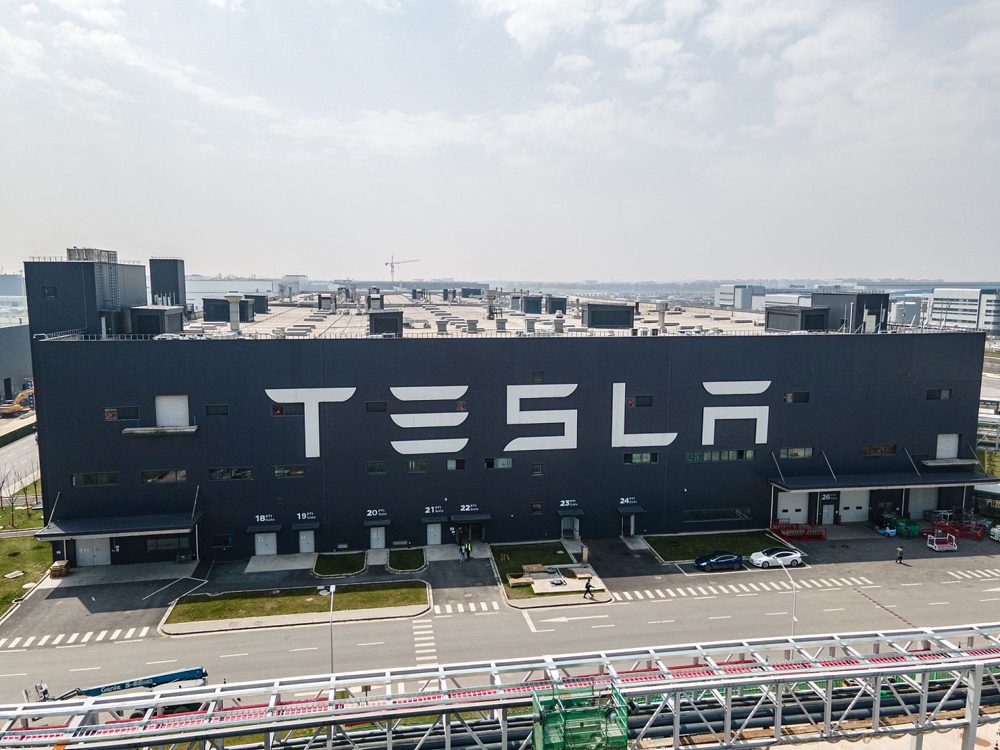 特斯拉的上海工厂停工，对该电动车企业造成一定影响。(Getty)