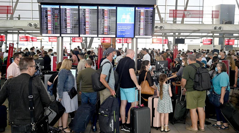 悉尼机场连续第4天被挤爆！安检至少要等2小时，旅客排起长龙（图） - 5