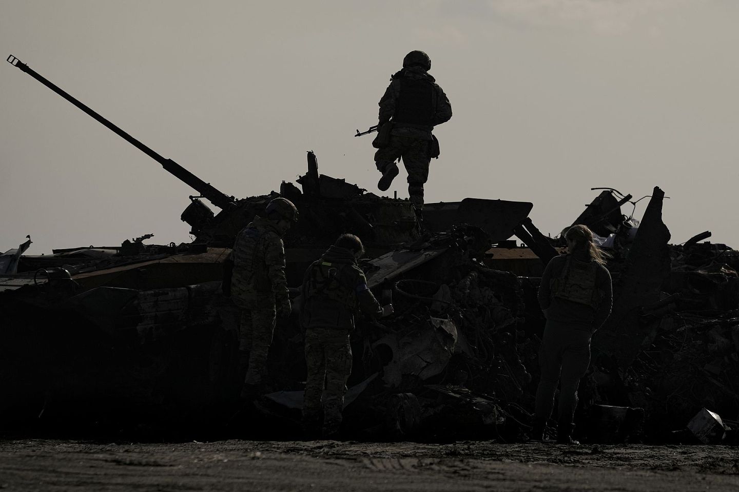 波兰军队向白俄罗斯边境口岸开火！乌克兰官方：乌军实力或仅次于美国，军费特别账户钱已花掉99.9%（组图） - 4
